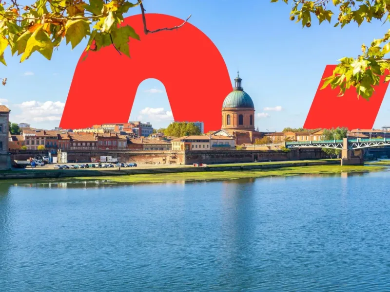 La Garonne, le dôme de l'hôpital de La Grave et le pont Saint-Pierre à Toulouse